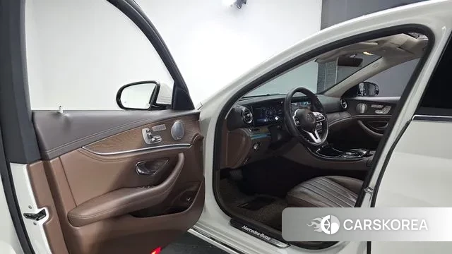 Mercedes-Benz E-Class W213 2018 Белый из Кореи, фото 3