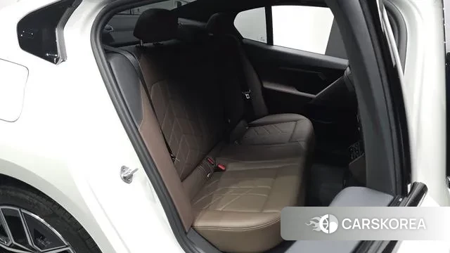 BMW 5 Series (G60) 2025 Белый из Кореи, фото 3