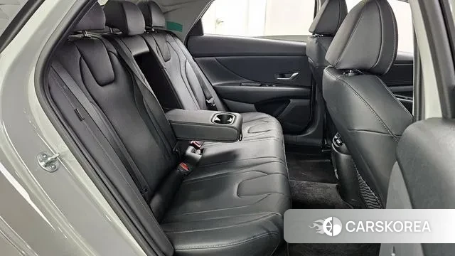 Hyundai The New Avante (CN7) 2023 Серебристо-серый из Кореи, фото 3