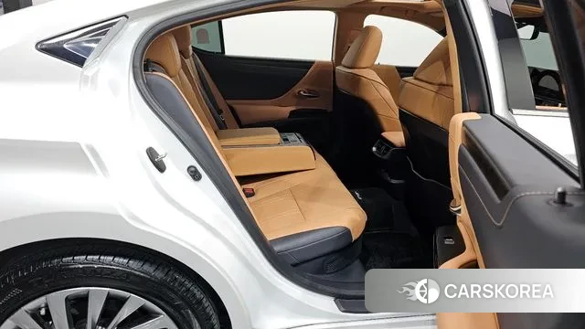 Lexus ES300h 7th generation 2024 Белый из Кореи, фото 3