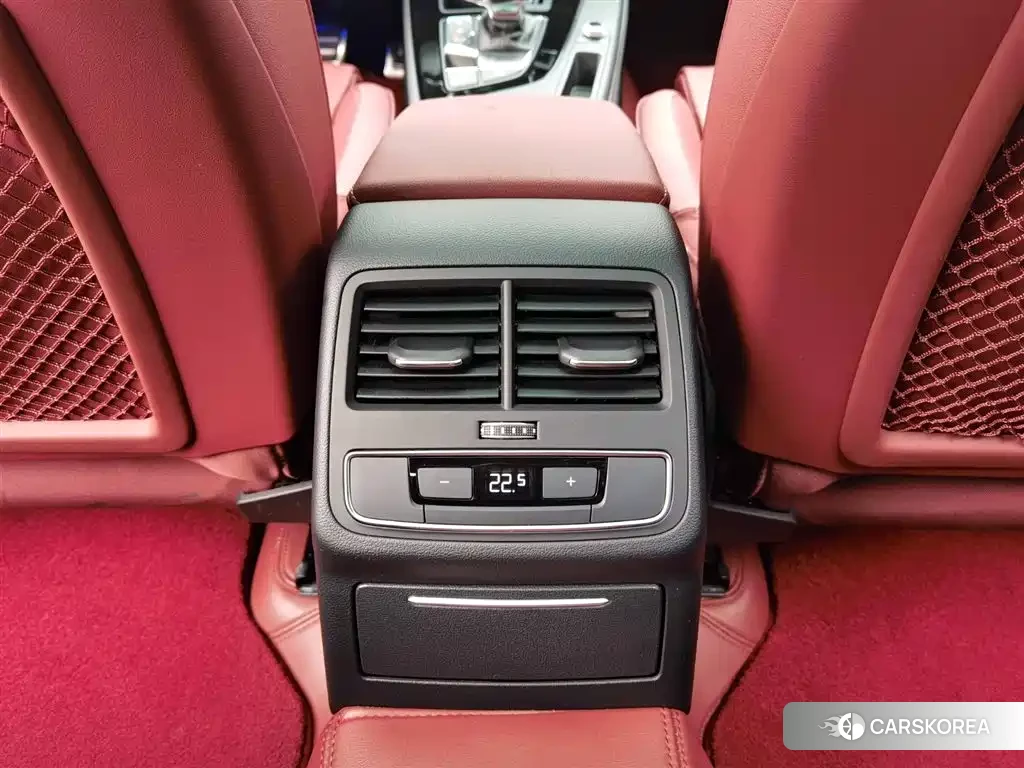 Audi A4L 2024 Silver/gray из Китая, фото 3