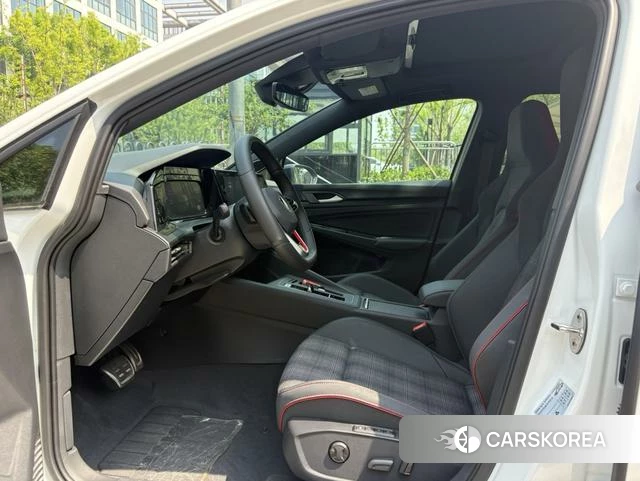Volkswagen Golf GTI 2025 Белый из Китая, фото 3