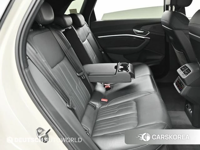 Audi e-Tron 2020 Жемчужный цвет из Кореи, фото 3