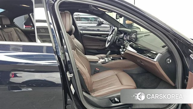 BMW 5 Series (G30) 2022 Черный из Кореи, фото 3