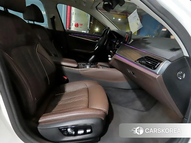 BMW 5 Series (G30) 2018 Белый из Кореи, фото 3