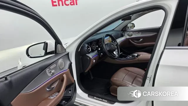 Mercedes-Benz E-Class W213 2018 Белый из Кореи, фото 3