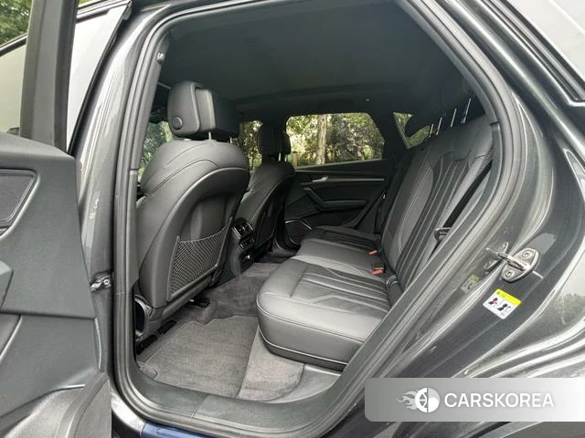 Audi Q5L Sportback 2023 Темно-серый из Китая, фото 3