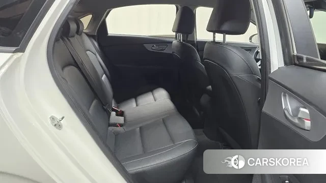 Kia The New K3 2nd generation 2021 Белый из Кореи, фото 3