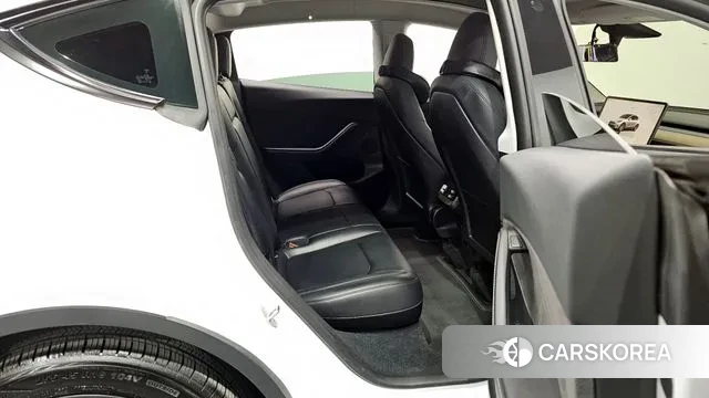 Tesla Model Y 2023 Белый из Кореи, фото 3