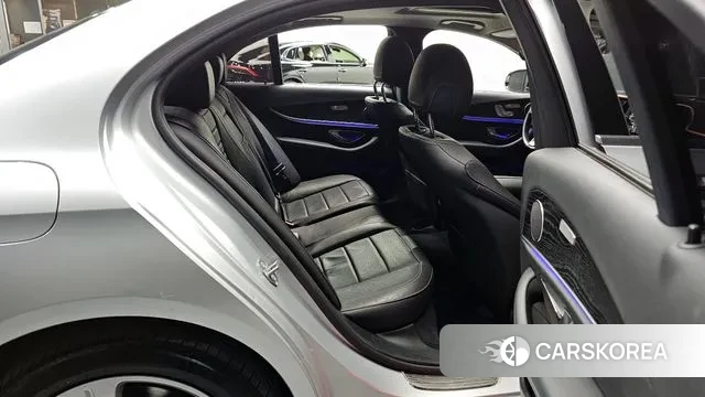 Mercedes-Benz E-Class W213 2018 Серебряный из Кореи, фото 3