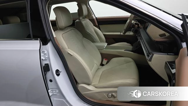 Hyundai Grandeur Hybrid (GN7) 2023 Белый из Кореи, фото 3