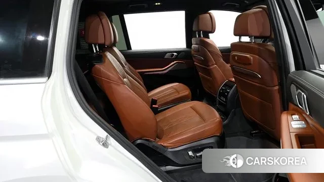 BMW X7 (G07) 2023 Белый из Кореи, фото 3