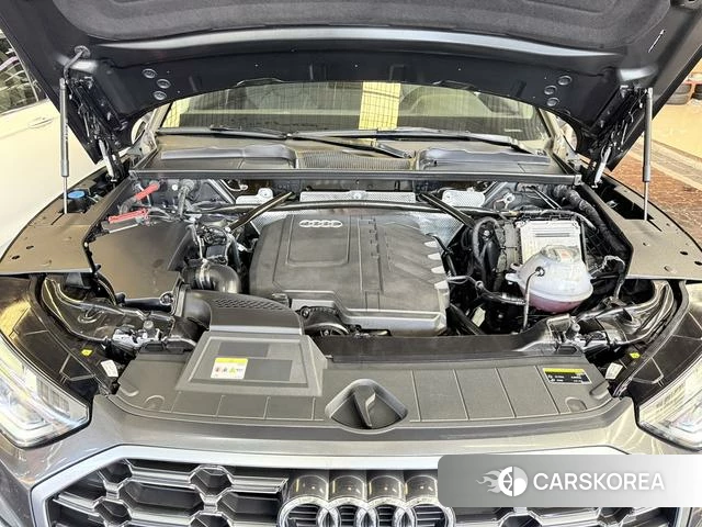 Audi Q5L 2024 Темно-серый из Китая, фото 3