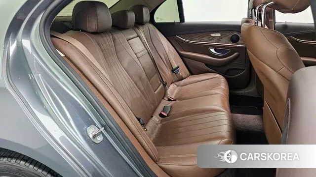 Mercedes-Benz E-Class W213 2018 Серый из Кореи, фото 3