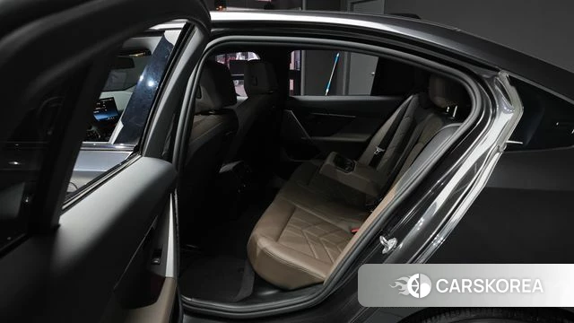 BMW 5 Series (G60) 2024 Серый из Кореи, фото 3