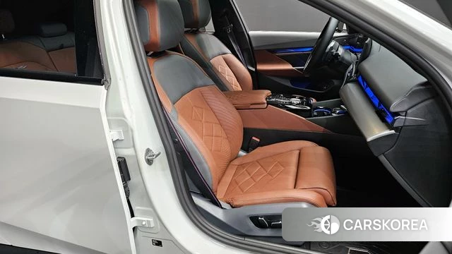 BMW 5 Series (G60) 2025 Белый из Кореи, фото 3