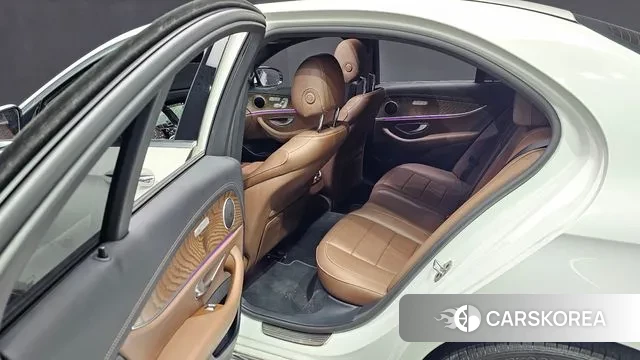 Mercedes-Benz E-Class W213 2022 Белый из Кореи, фото 3