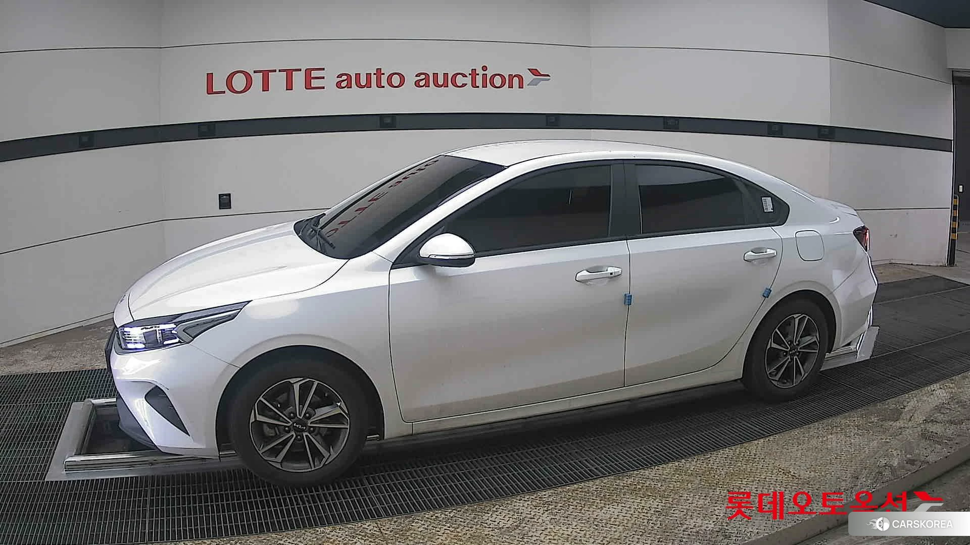 Kia K3 2022 Snow White Pearl из Кореи, фото 3