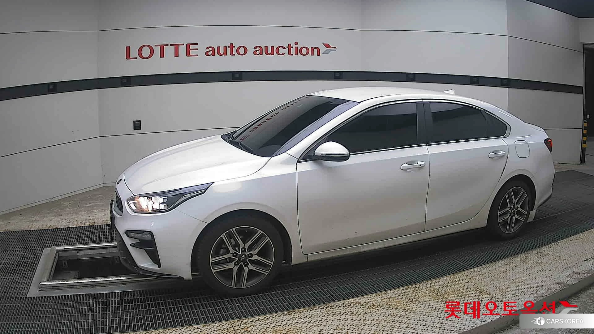Kia K3 2020 Snow White Pearl из Кореи, фото 3