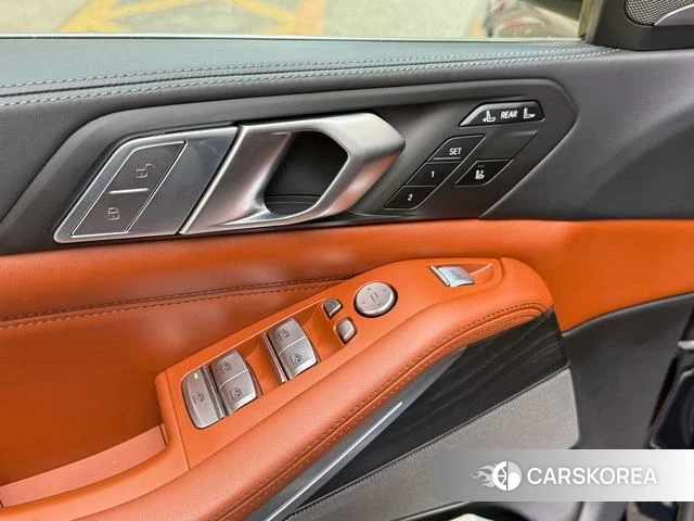 BMW X7 2021 Черный из Китая, фото 3
