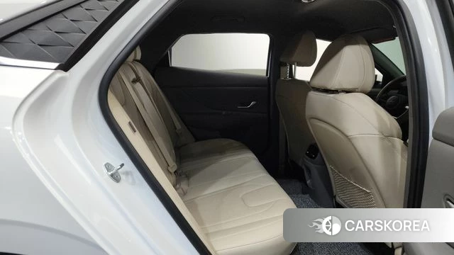 Hyundai The New Avante (CN7) 2023 Белый из Кореи, фото 3