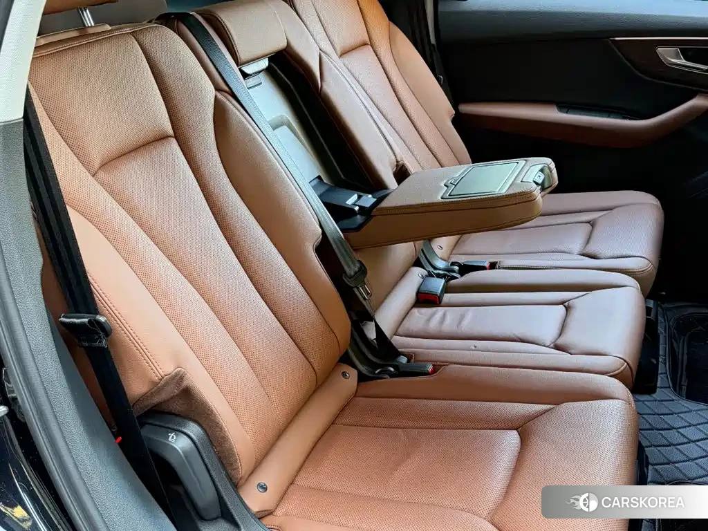 Audi Q7 2021 Черный из Китая, фото 3