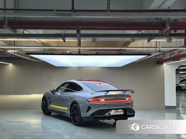 Xiaomi Car Xiaomi SU7 Ultra 2025 Серебристо-серый из Китая, фото 3