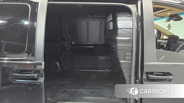 Hyundai Staria 2023 Черный из Кореи, фото 3