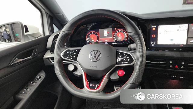 Volkswagen Golf 8th Generation 2023 Белый из Кореи, фото 3