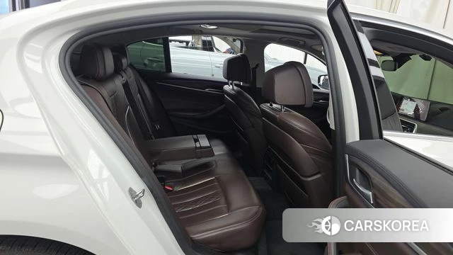 BMW 5 Series (G30) 2019 Белый из Кореи, фото 3