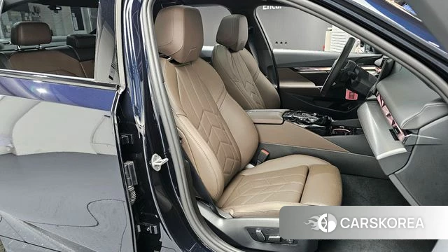 BMW 5 Series (G60) 2025 Черный из Кореи, фото 3