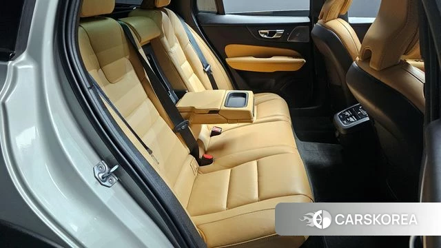 Volvo V60 Cross-Country 2nd Generation 2021 Серебристо-серый из Кореи, фото 3