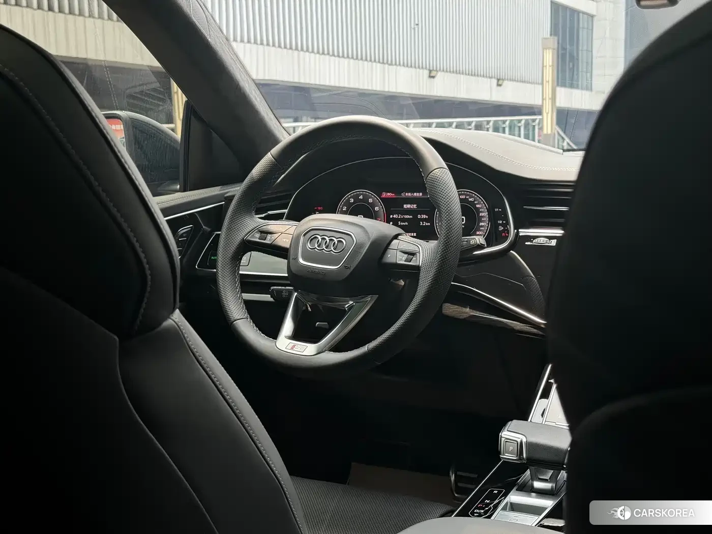 Audi Q8 2023 Черный из Китая, фото 3
