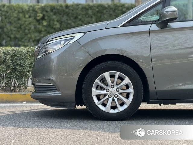 Buick GL8 2018 Серебристо-серый из Китая, фото 3
