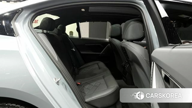 BMW 5 Series (G60) 2025 Небесно-голубой из Кореи, фото 3