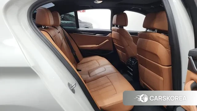 BMW 5 Series (G30) 2021 Белый из Кореи, фото 3