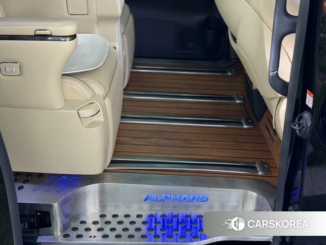 Toyota Elfa 2023 Черный из Китая, фото 3