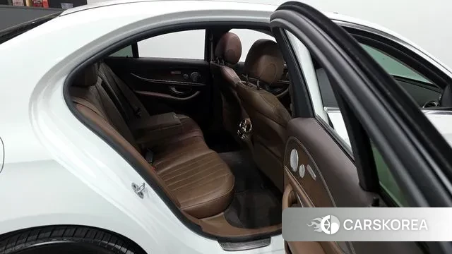 Mercedes-Benz E-Class W213 2020 Белый из Кореи, фото 3