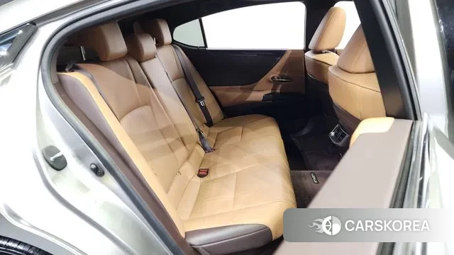 Lexus ES300h 7th generation 2019 Песочный из Кореи, фото 3