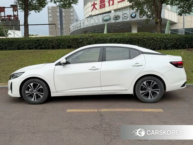 Nissan Xuan Yi 2024 Белый из Китая, фото 3