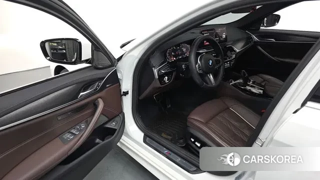 BMW 5 Series (G30) 2023 Белый из Кореи, фото 3