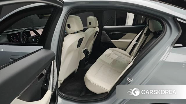 BMW 5 Series (G60) 2025 Серебристо-серый из Кореи, фото 3