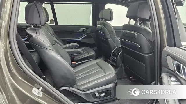 BMW X7 (G07) 2025 Песочный из Кореи, фото 3