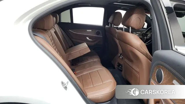 Mercedes-Benz E-Class W213 2022 Белый из Кореи, фото 3