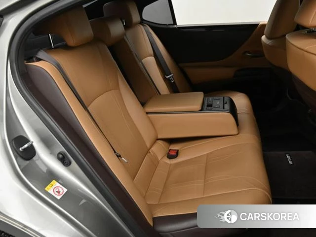 Lexus ES300h 7th generation 2019 Серебристо-серый из Кореи, фото 3