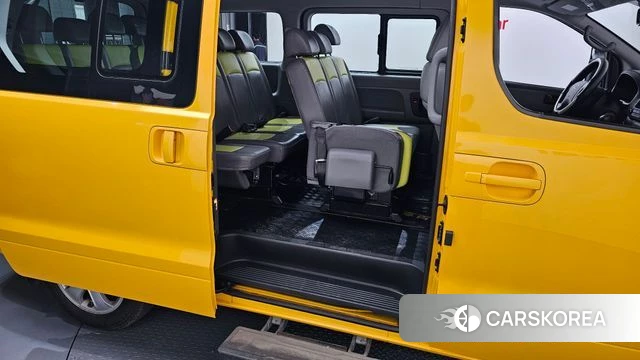Hyundai The New Grand Starex 2018 Желтый из Кореи, фото 3