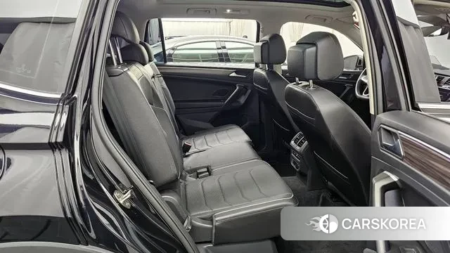 Volkswagen Tiguan Allspace 2024 Черный из Кореи, фото 3