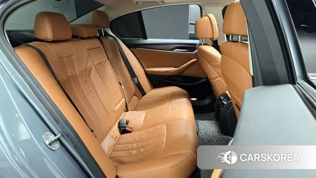 BMW 5 Series (G30) 2019 Серебристо-серый из Кореи, фото 3