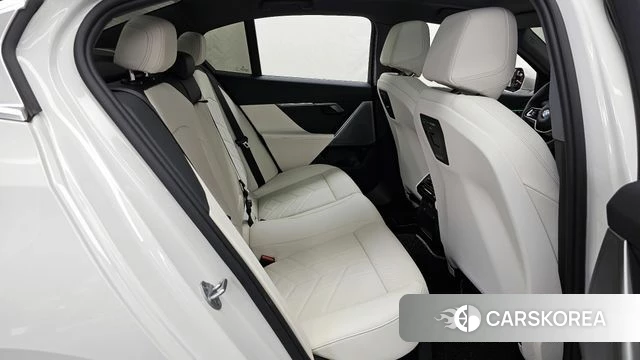 BMW 5 Series (G60) 2025 Белый из Кореи, фото 3