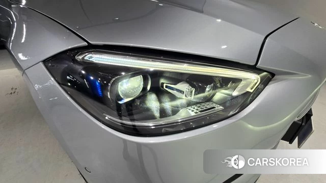 Mercedes-Benz C-Class W206 2023 Светло-серебряный цвет из Кореи, фото 3